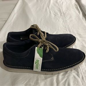 Clarks mens size 9 blue shoes.